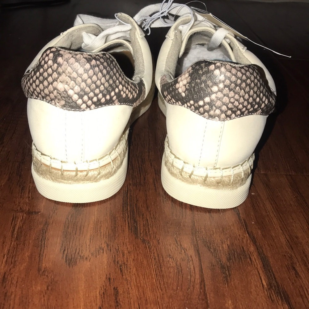 Universal Thread shoes - Picture 3 of 4
